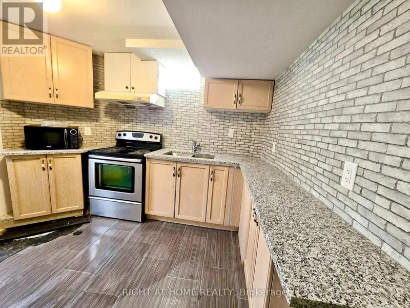 #B 55 Velvet Grass Lane, Brampton (Sandringham-Wellington), Ontario, L6R1W1, Brampton (Sandringham-Wellington), Ontario — photo 1 of 5