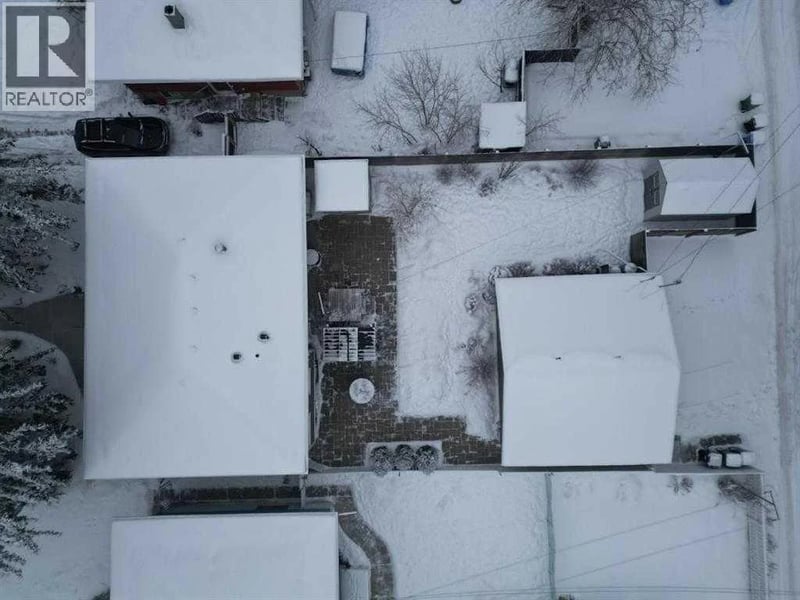 716 55 Avenue Southwest, Calgary, Alberta, T2V0G3, Calgary, Alberta — photo 1 of 5