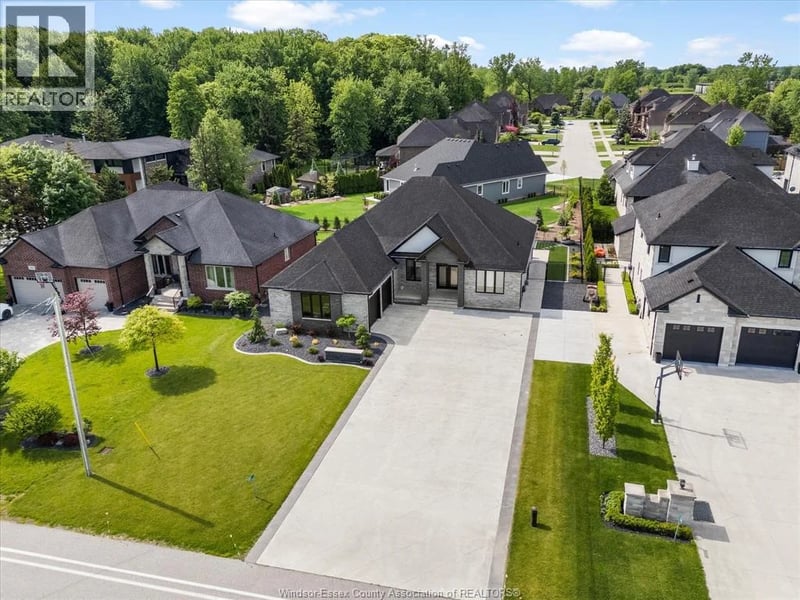 351 OLD TECUMSEH, Lakeshore, Ontario, N8N3T2, Lakeshore, Ontario — photo 1 of 5