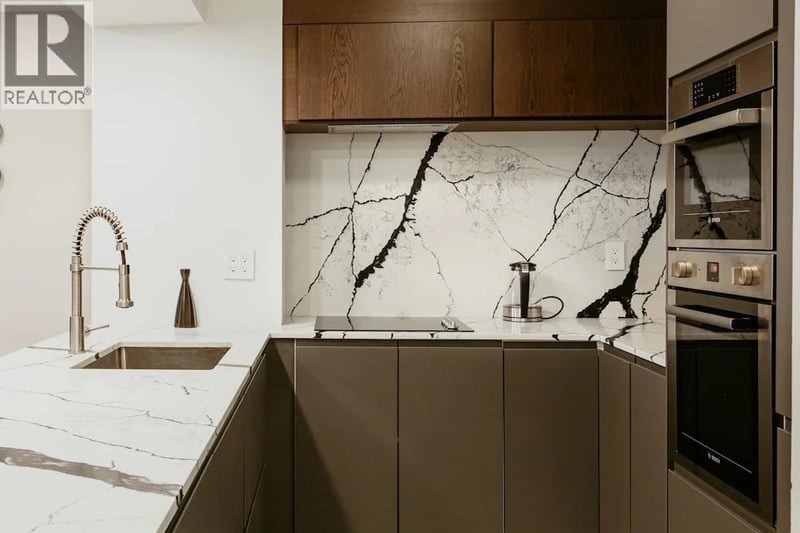 #407 1455 ROBSON Street, Vancouver, British Columbia, V6G1C1, Vancouver, British Columbia — photo 1 of 5