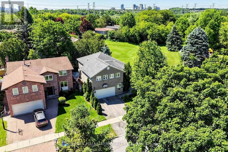 145 Old Surrey Lane, Richmond Hill (South Richvale), Ontario, L4C6R9, Richmond Hill (South Richvale), Ontario — photo 1 of 5