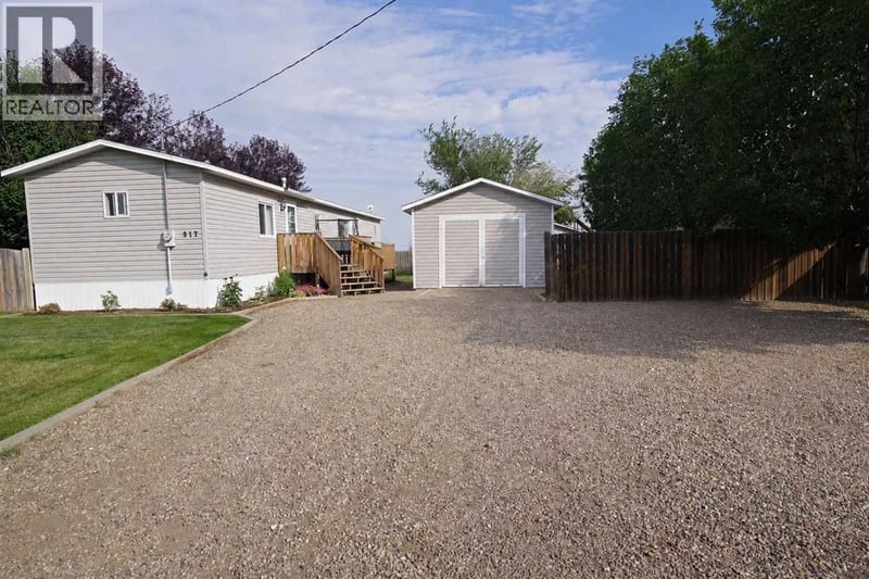 817 2 Street South, Grassy Lake, Alberta, T0K0Z0, Grassy Lake, Alberta — photo 1 of 5