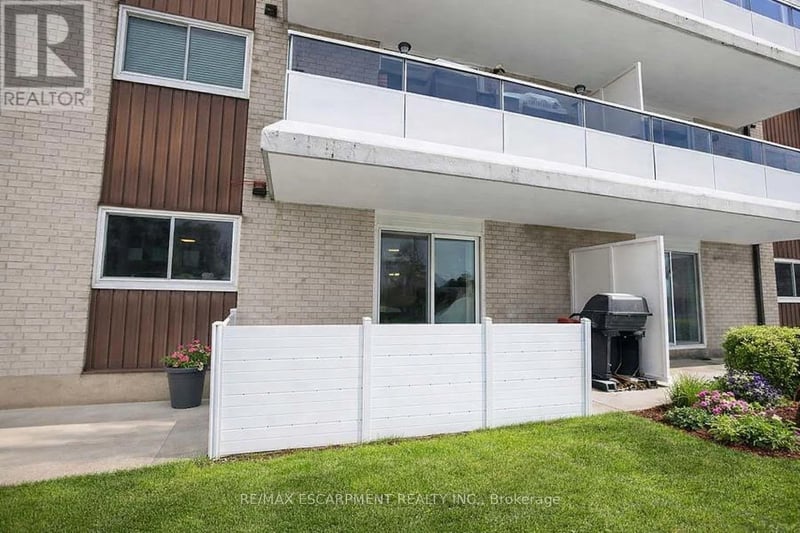 #110 71 Vanier Drive, Kitchener, Ontario, N2C1J4, Kitchener, Ontario — photo 1 of 5