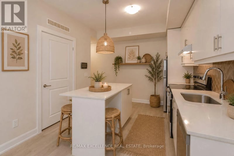 #716 3220 William Coltson Avenue, Oakville (JM Joshua Meadows), Ontario, L6H7X9, Oakville (JM Joshua Meadows), Ontario — photo 1 of 5