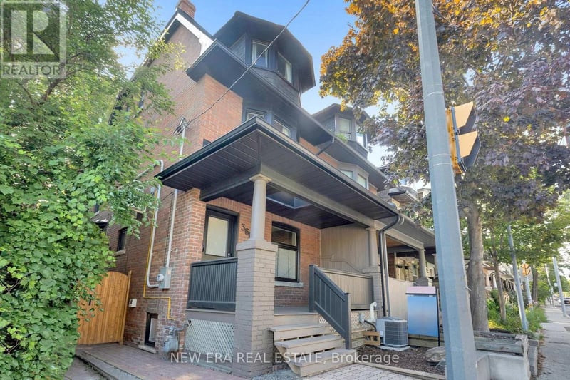 360 Woodbine Avenue, Toronto (The Beaches), Ontario, M4L3P6, Toronto (The Beaches), Ontario — photo 1 of 5