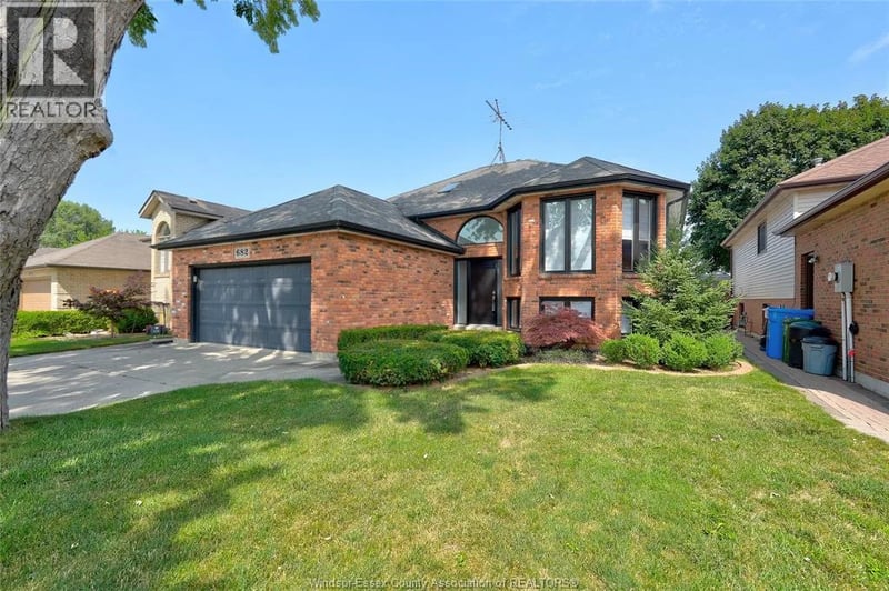 682 MICHAEL Drive, Tecumseh, Ontario, N8N4N2, Tecumseh, Ontario — photo 1 of 5