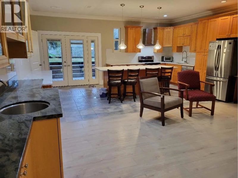 7000 BURRIS Street, Burnaby, British Columbia, V5E1Z1, Burnaby, British Columbia — photo 1 of 4