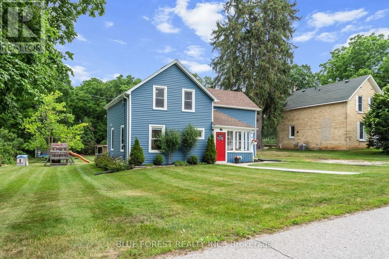 9 Union Street East, Lambton Shores (Arkona), Ontario, N0M1B0, Lambton Shores (Arkona), Ontario — photo 1 of 5