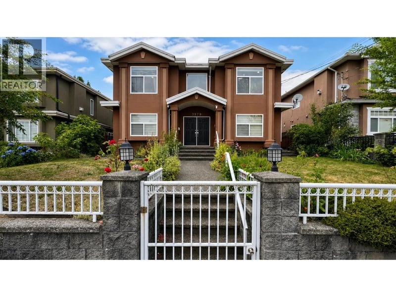 7979 11TH Avenue, Burnaby, British Columbia, V3N2N5, Burnaby, British Columbia — photo 1 of 5