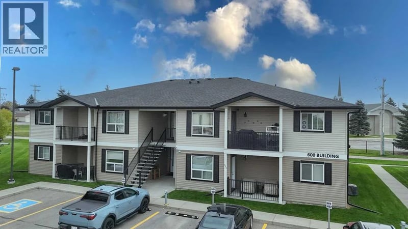 8 Bayside Place, Strathmore, Alberta, T1P0E1, Strathmore, Alberta — photo 1 of 4