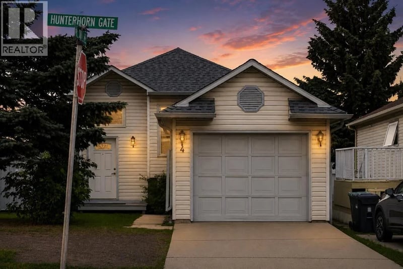 4 Hunterhorn Gate Northeast, Calgary, Alberta, T2K6H3, Calgary, Alberta — photo 1 of 5