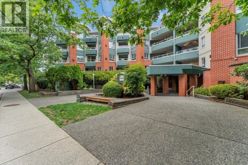 #314 128 8TH Street, North Vancouver, British Columbia, V7M3M1, North Vancouver, British Columbia — photo 1 of 5