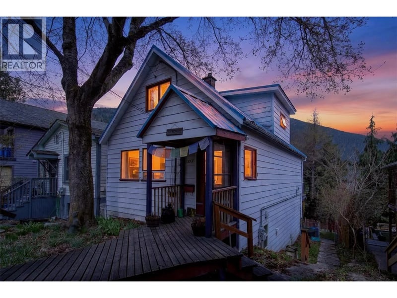 117 HIGH Street, Nelson, British Columbia, V1L3Z5, Nelson, British Columbia — photo 1 of 5