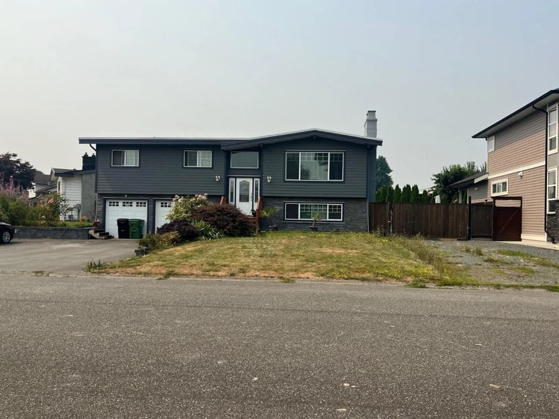 7055 SESAME Street, Chilliwack, British Columbia, V2R3T3, Chilliwack, British Columbia — photo 1 of 5