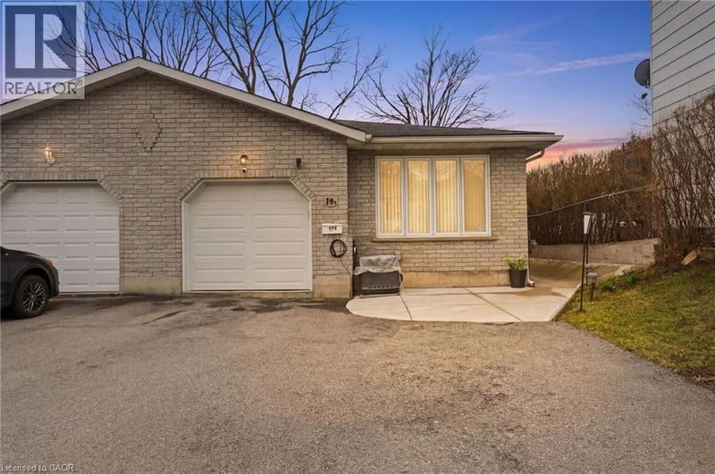 19 DUNDAS Street West, Paris, Ontario, N3L1E9, Paris, Ontario — photo 1 of 5