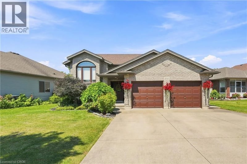 202 WELLBROOK Boulevard, Welland, Ontario, L3C7M9, Welland, Ontario — photo 1 of 5