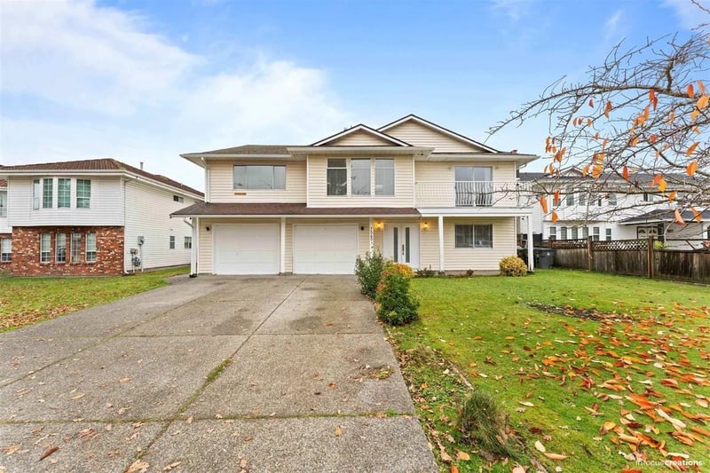 7565 123A Street, Surrey, British Columbia, V3W9P6, Surrey, British Columbia — photo 1 of 5