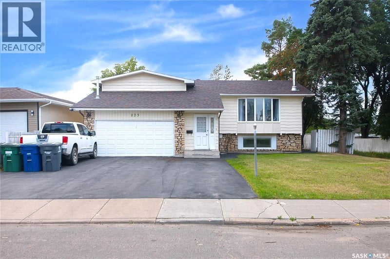 823 northumberland AVENUE, Saskatoon, Saskatchewan, S7L3W3, Saskatoon, Saskatchewan — photo 1 of 5