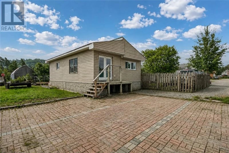 19 Center Street, Levack, Ontario, P0M2C0, Levack, Ontario — photo 1 of 5