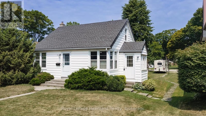 128 Britannia Road West, Goderich (Goderich (Town)), Ontario, N7A2B3, Goderich (Goderich (Town)), Ontario — photo 1 of 5