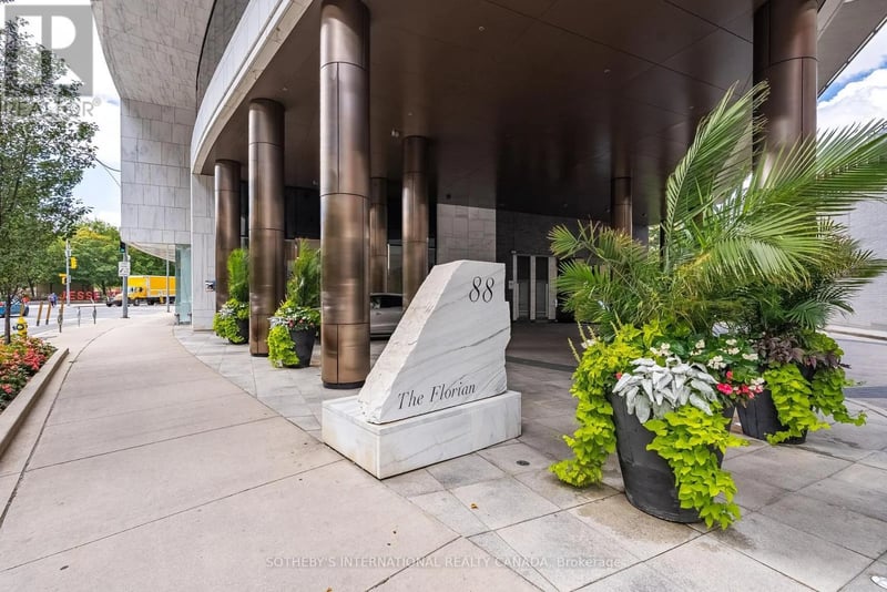#804 88 Davenport Road, Toronto (Annex), Ontario, M5R0A5, Toronto (Annex), Ontario — photo 1 of 5
