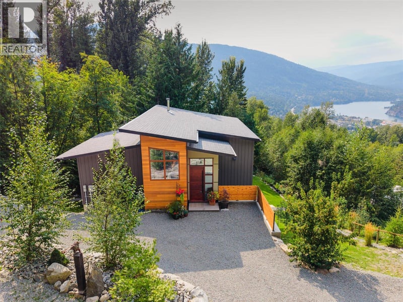 1409 Ash Street, Nelson, British Columbia, V1L2J3, Nelson, British Columbia — photo 1 of 5