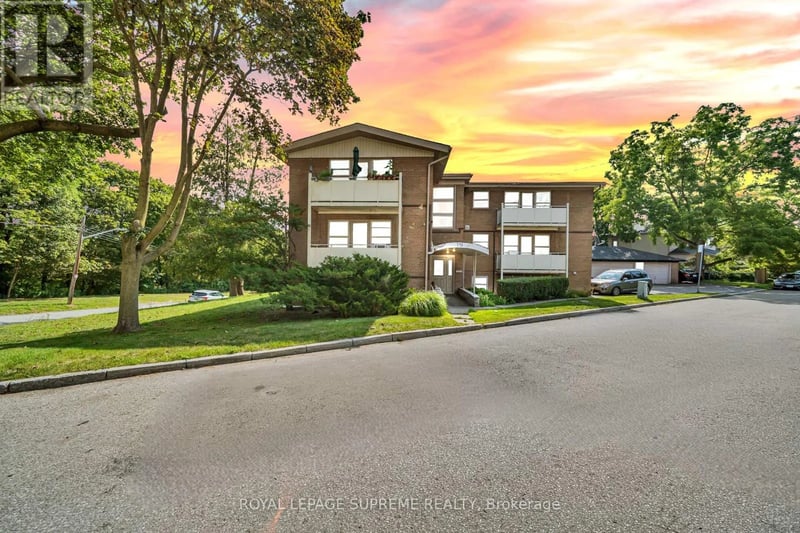 #4 135 Kingsway Crescent, Toronto (Kingsway South), Ontario, M8X2S3, Toronto (Kingsway South), Ontario — photo 1 of 5