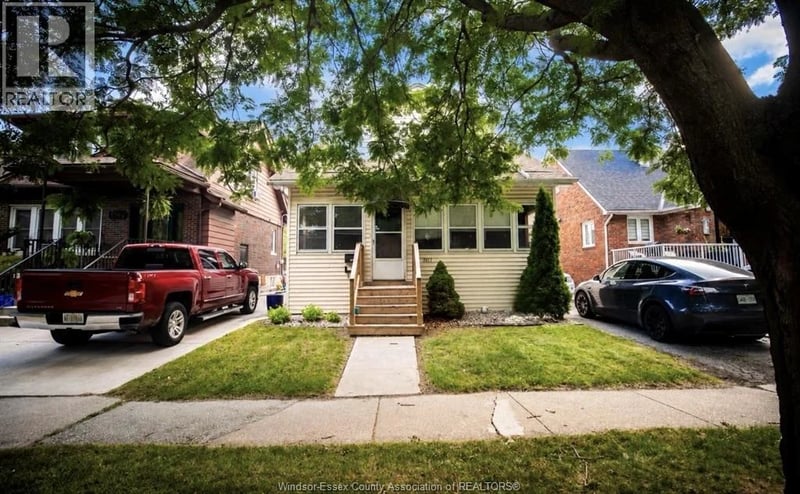 #Upper 2177 Dougall, Windsor, Ontario, N8X1S5, Windsor, Ontario — photo 1 of 5