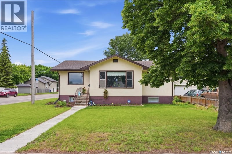 1701 C AVENUE N, Saskatoon, Saskatchewan, S7L1L6, Saskatoon, Saskatchewan — photo 1 of 5