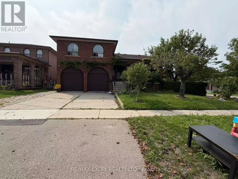 #Upper 56 Leafield Drive, Toronto (L'Amoreaux), Ontario, M1W2T2, Toronto (L'Amoreaux), Ontario — photo 1 of 5