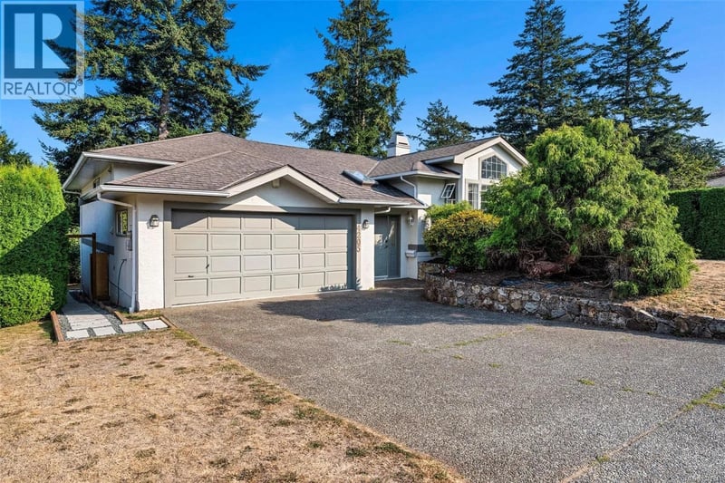 4205 Wakefield Place, Saanich, British Columbia, V8N6E6, Saanich, British Columbia — photo 1 of 5