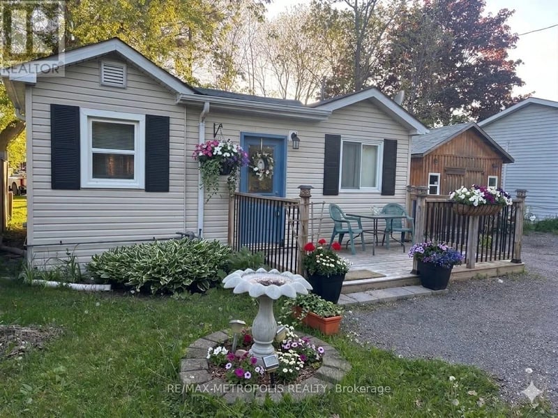 28 & 30 Thompson Drive, Georgina (Sutton & Jackson's Point), Ontario, L0E1L0, Georgina (Sutton & Jackson's Point), Ontario — photo 1 of 5