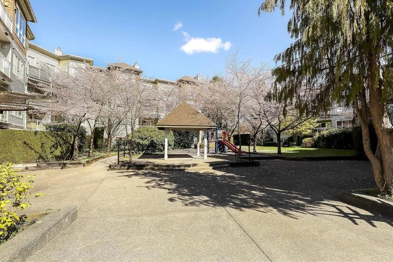 #204 10188 155 Street, Surrey, British Columbia, V3R0R6, Surrey, British Columbia — photo 1 of 5