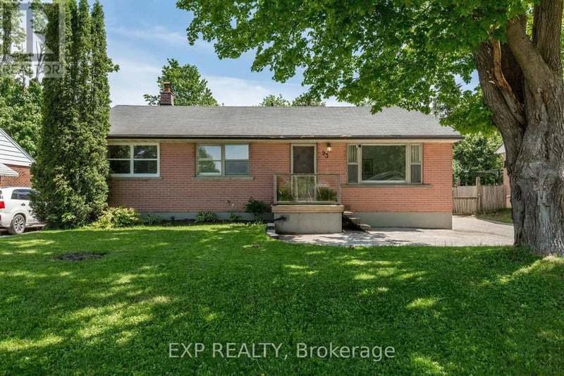 93 North Street West, Orillia, Ontario, L3V3S7, Orillia, Ontario — photo 1 of 5