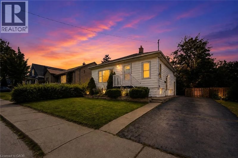 22 DAVID Avenue, Hamilton, Ontario, L9A3V1, Hamilton, Ontario — photo 1 of 5
