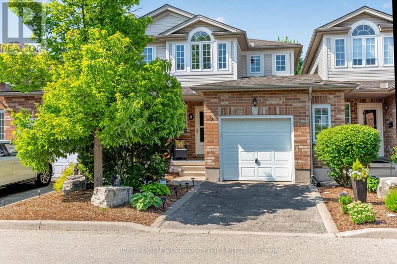#9 37 Bond Court, Guelph (Willow West/Sugarbush/West Acres), Ontario, N1H8P3, Guelph (Willow West/Sugarbush/West Acres), Ontario — photo 1 of 5