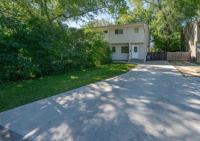 113 Berkshire Bay, Winnipeg, Manitoba, R2J2L9, Winnipeg, Manitoba — photo 2 of 5