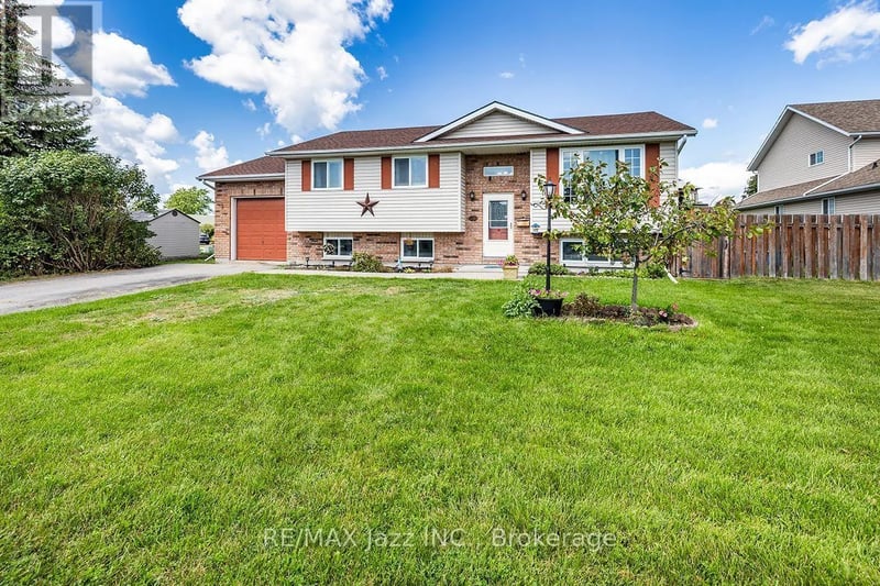 24 Glenn Drive, Quinte West (Trenton Ward), Ontario, K8V6E3, Quinte West (Trenton Ward), Ontario — photo 1 of 5