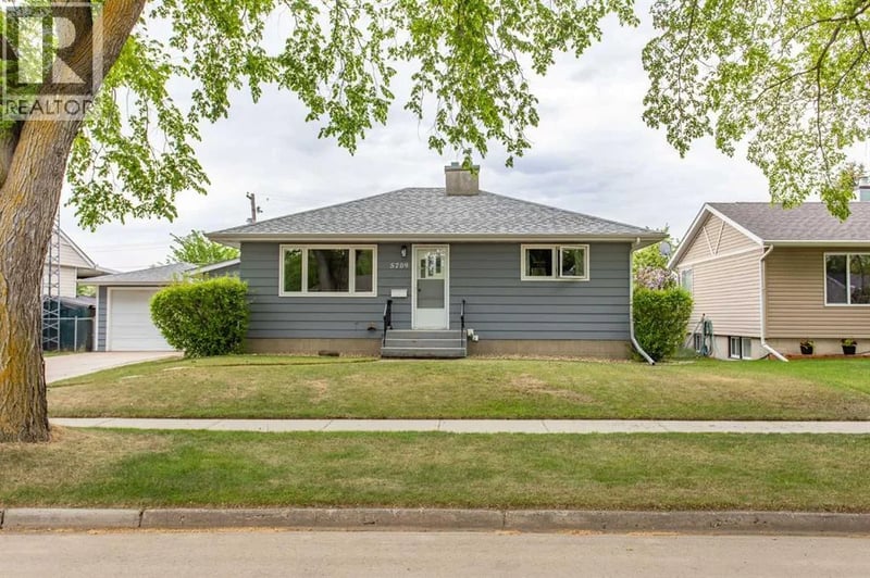 5709 49 Avenue, Lacombe, Alberta, T4L1M4, Lacombe, Alberta — photo 1 of 5