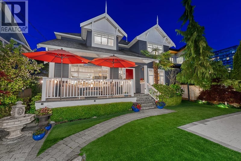 1075 ESPLANADE Avenue, West Vancouver, British Columbia, V7T1G2, West Vancouver, British Columbia — photo 1 of 5