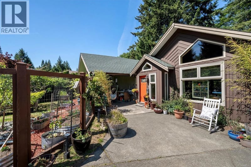 1456 Hurford Avenue, Courtenay, British Columbia, V9N6X3, Courtenay, British Columbia — photo 1 of 5