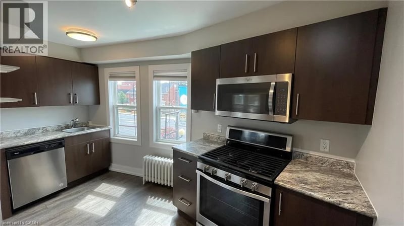 #16 4 OTTAWA Street North, Hamilton, Ontario, L8H3Y7, Hamilton, Ontario — photo 1 of 5