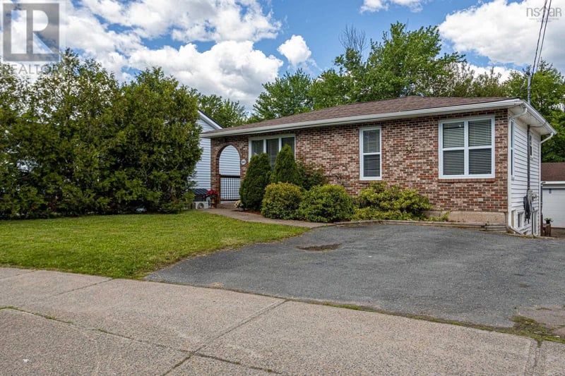 242 Beaver Bank Cross Road, Middle Sackville, Nova Scotia, B4E2E3, Middle Sackville, Nova Scotia — photo 1 of 5