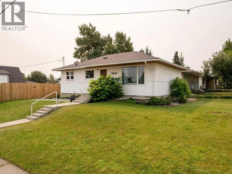 690 Florence Street, Pincher Creek, Alberta, T0K1W0, Pincher Creek, Alberta — photo 1 of 5