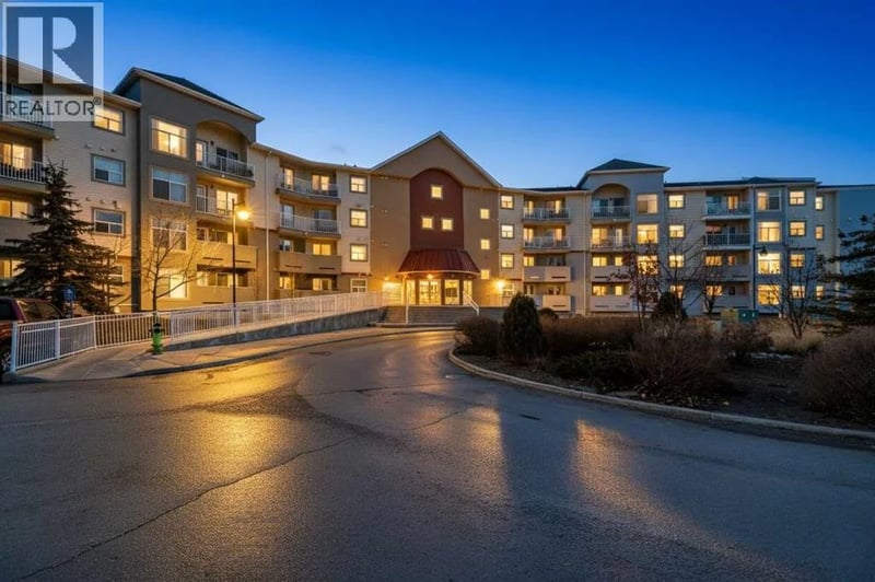 700 Willowbrook Road Northwest, Airdrie, Alberta, T2B2B7, Airdrie, Alberta — photo 1 of 5