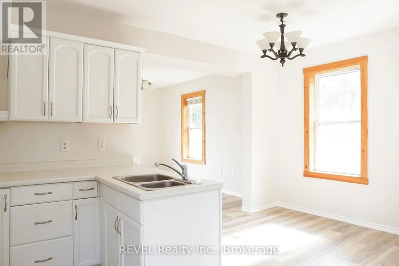 387 Glendale Avenue, St. Catharines (Secord Woods), Ontario, L2T1C3, St. Catharines (Secord Woods), Ontario — photo 1 of 5