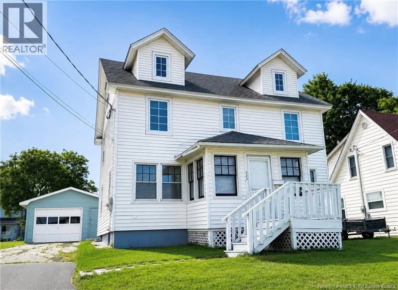 222 York Street, Bathurst, New Brunswick, E2A1H1, Bathurst, New Brunswick — photo 1 of 5