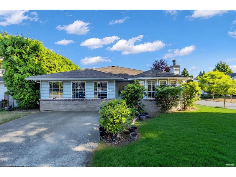 15447 92A Avenue, Surrey, British Columbia, V3R9B2, Surrey, British Columbia — photo 1 of 5