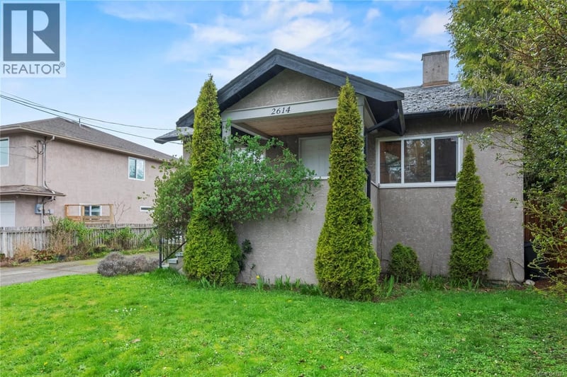2614 Scott Street, Victoria, British Columbia, V8R4H9, Victoria, British Columbia — photo 1 of 5