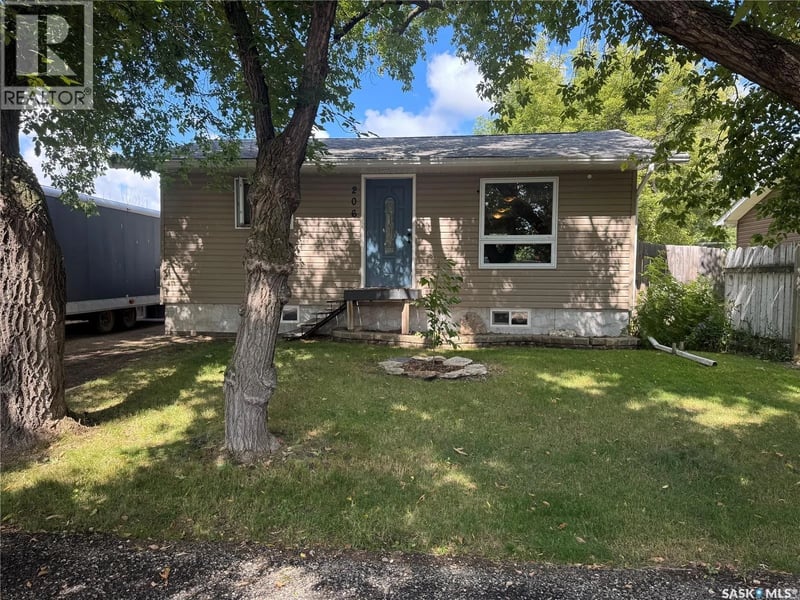 206 2nd STREET N, Wakaw, Saskatchewan, S0K4P0, Wakaw, Saskatchewan — photo 1 of 5